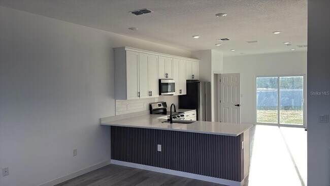 Building Photo - 873 Colville Dr