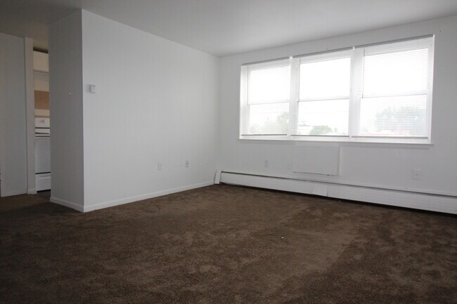 Building Photo - 30 Gillett St