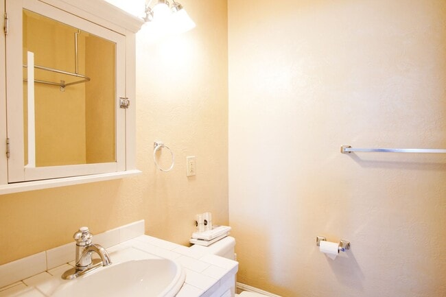 Building Photo - Beautiful and Spacious Studio in Fantastic Location Ready Mid-May!