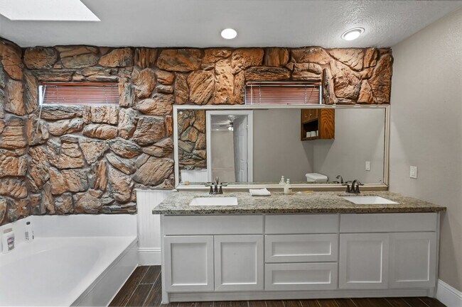 Building Photo - 6335 Tall Willow Dr