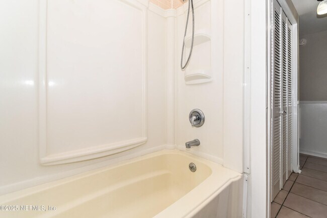 Building Photo - 780 Le Brun Dr