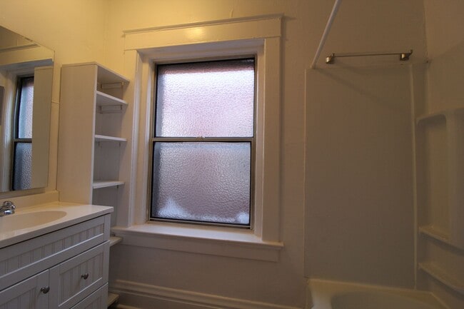 Building Photo - February FREE On This Spacious 2 Bedroom Duplex by KU MED