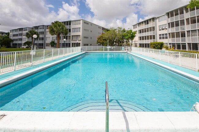 Building Photo - 1680 NE 191st St