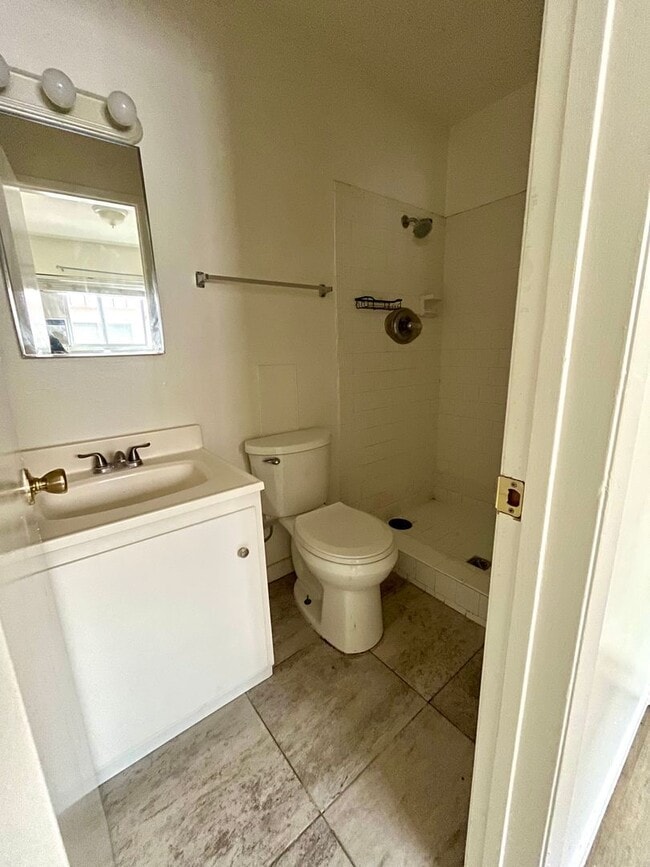 Building Photo - 12562 Brookshire Ave