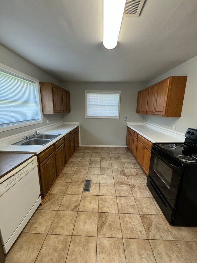 Building Photo - Perry Twp - 3 BR ranch