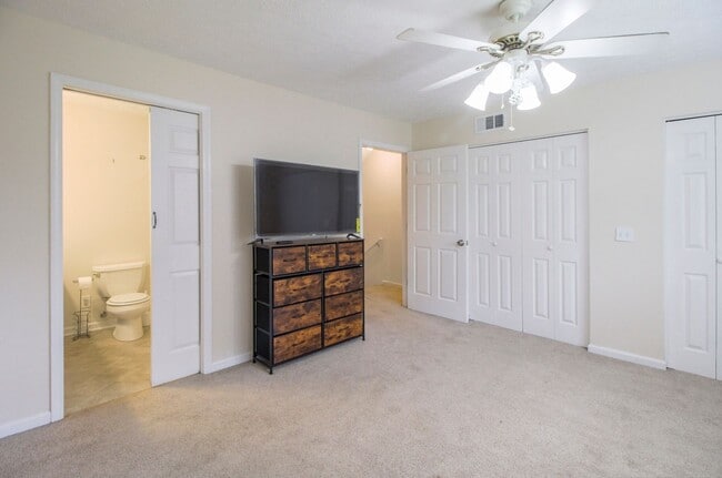 Building Photo - 34 Knollwood Cir