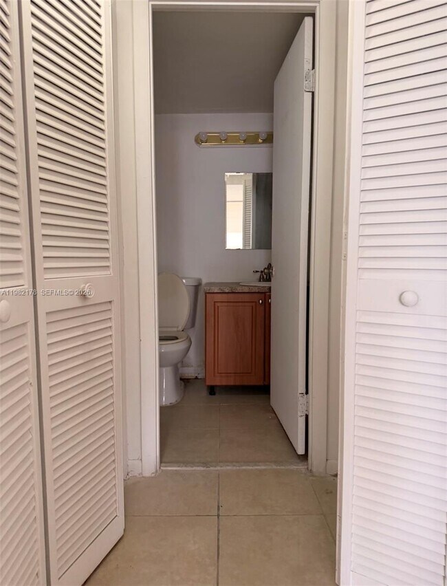 Building Photo - 2025 NE 164th St