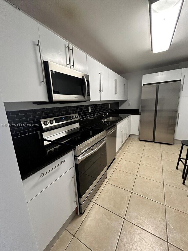 Building Photo - 3000 S Ocean Dr