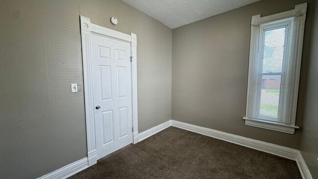 Building Photo - Charming 3-Bedroom Home with Convenient Lo...