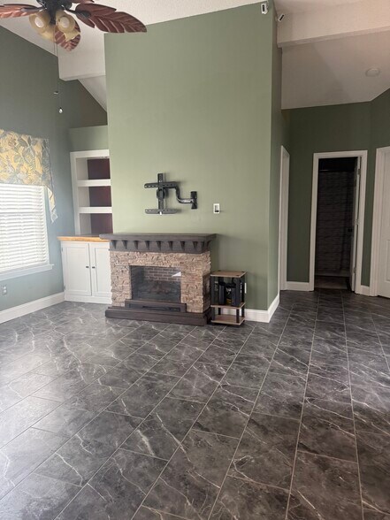 Building Photo - 203 Lyons Cove Dr