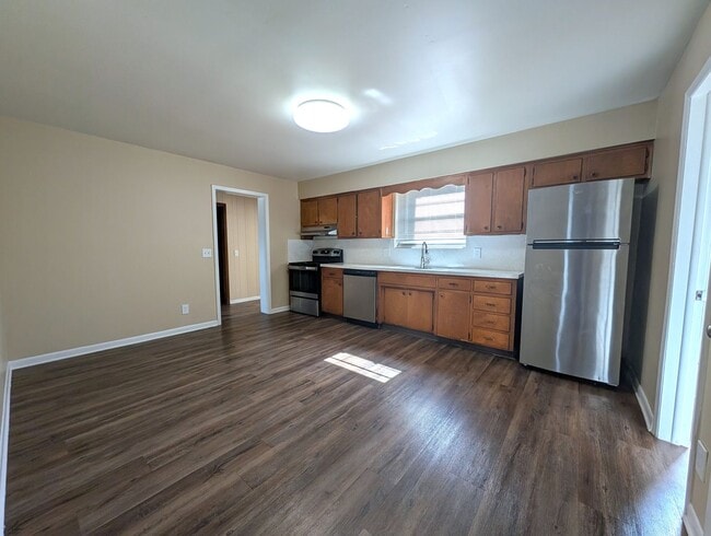 Building Photo - AVAILABLE NOW!! VERY LARGE, 3 Bedroom 2 Bath in convenient Westside location - Close to NAS and I...