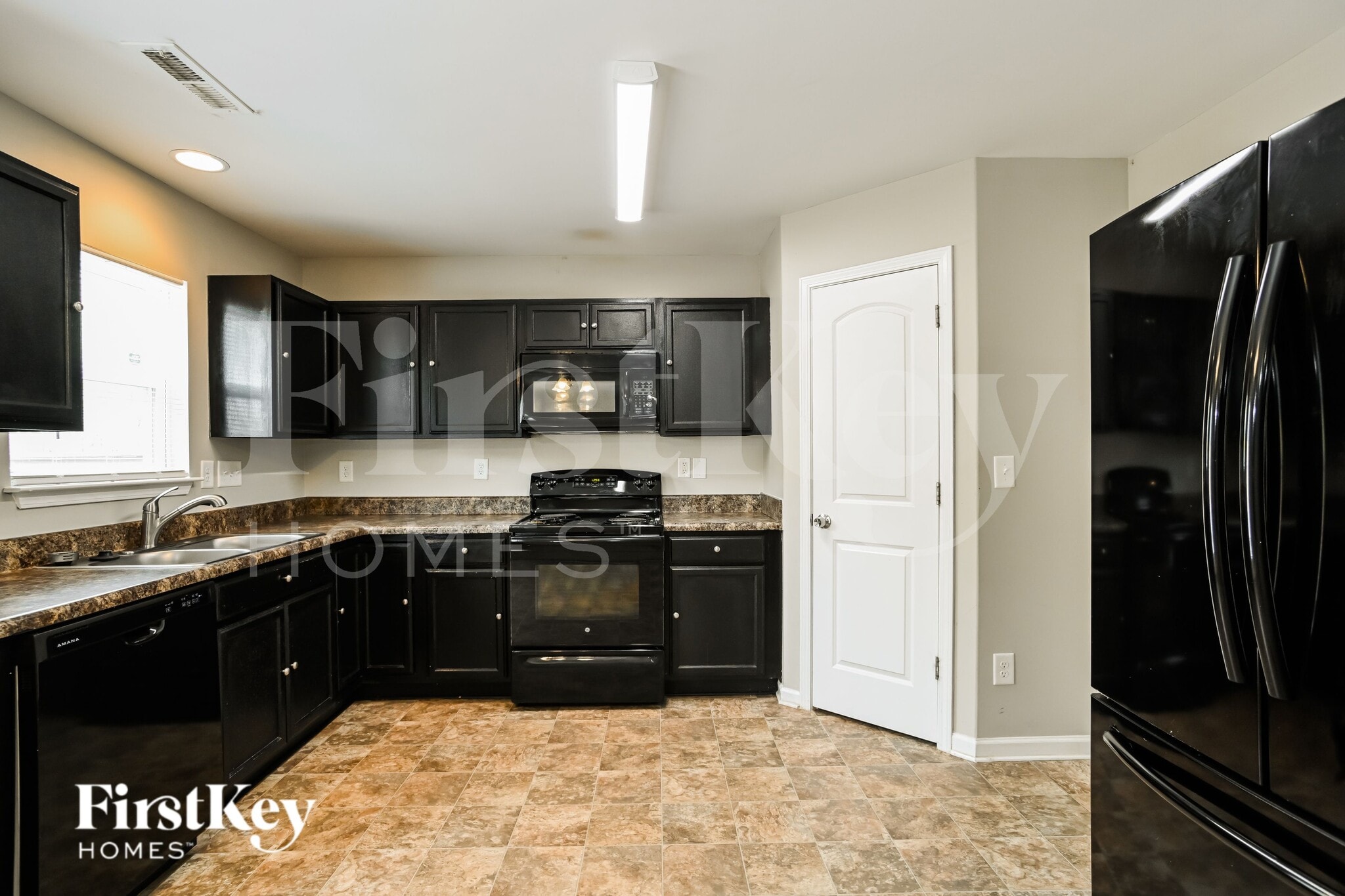 Building Photo - 9017 Sharpes Cir