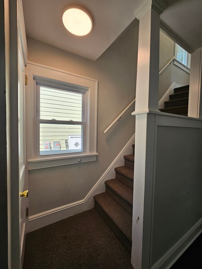 Building Photo - 135 Elm Ave