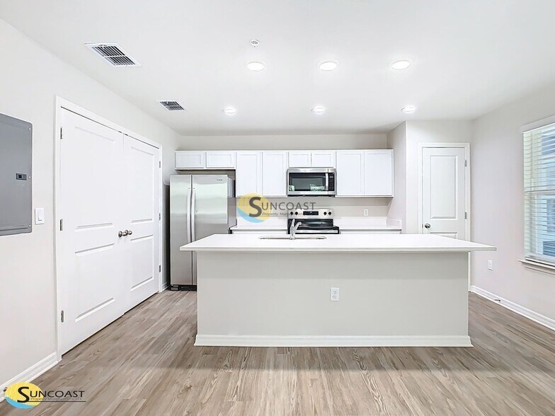 Building Photo - 3821 SW 43rd Ct