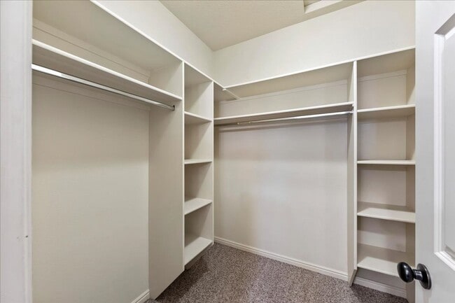 Building Photo - Stylish Multi-Level Condo in West Boise