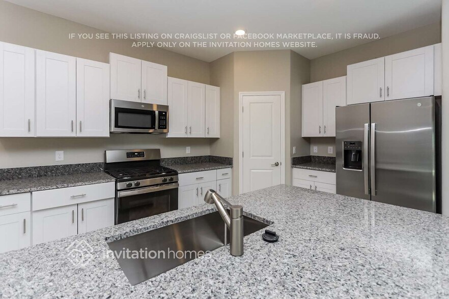 Building Photo - 8638 41st Ave E