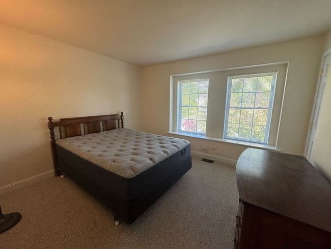 Building Photo - Spacious Furnished 3-Bedroom Condo – All U...