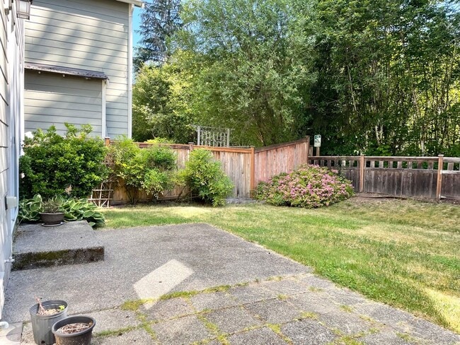 Building Photo - Beautiful 3 Bed 2.5 Bath Home in Redmond