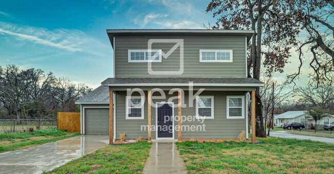 Building Photo - $1515! Beautiful Corner lot home in Fort Worth! Available NOW!