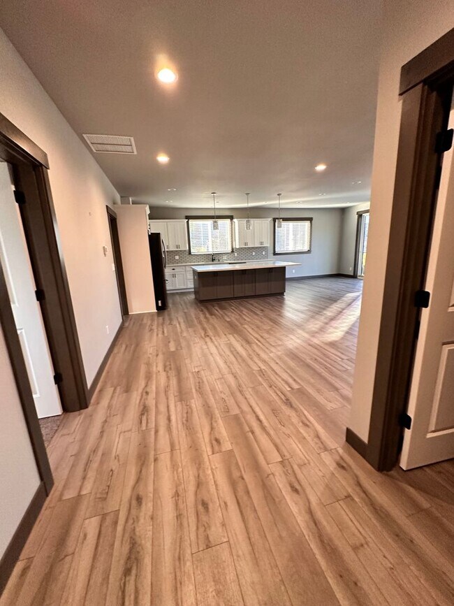 Building Photo - Furnished House in Manson - 4 bedroom/3 bath