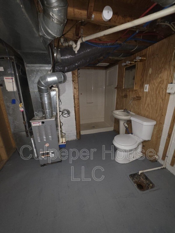 Building Photo - 530 Mayfair Blvd