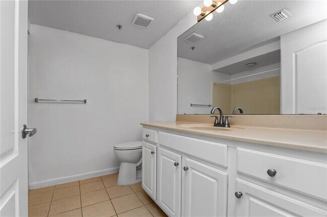 Building Photo - 12030 Villanova Dr