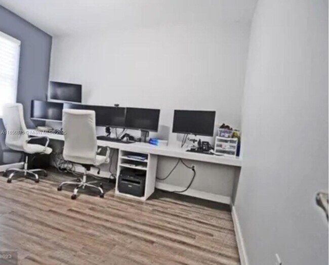 Building Photo - 3521 W 86th Terrace