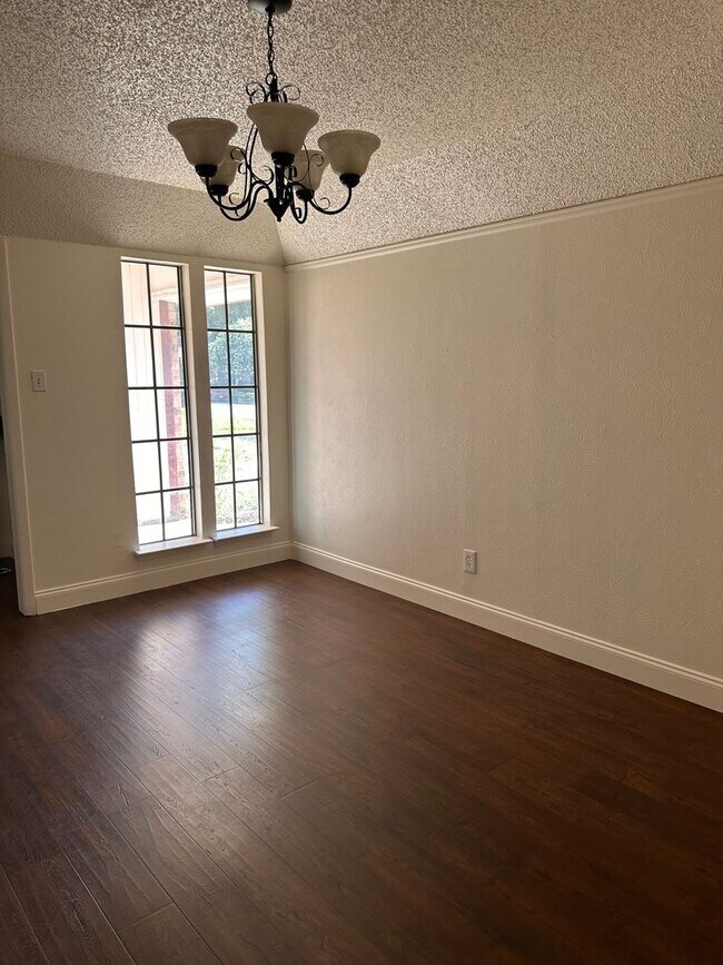 Building Photo - 3 Bedroom 2 Bath 2 Car Garage in Arlington - Excellent Location