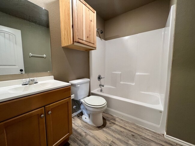 Building Photo - Cozy 3 Bedroom Home