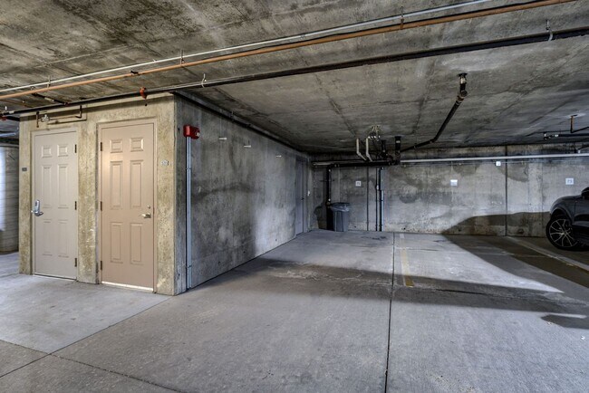 Building Photo - Prime Downtown 2-Bedroom Condo Steps from the Old Market!!