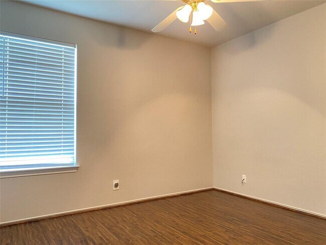 Building Photo - 723 Blair Ave