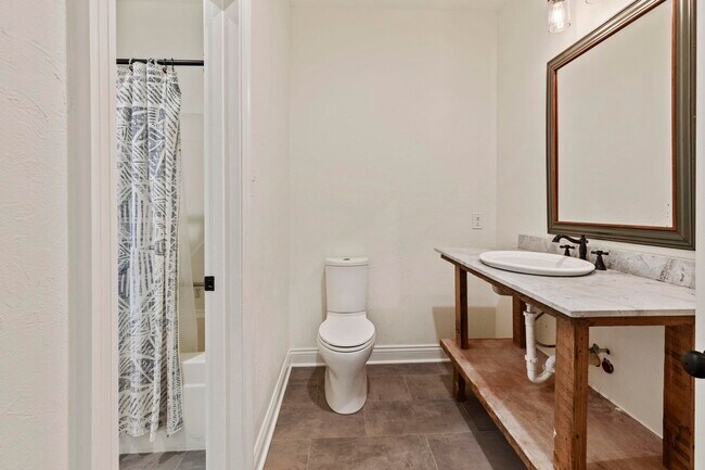 Building Photo - 4329 Edgewater Dr