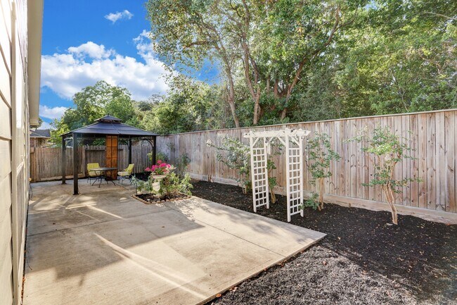 Building Photo - 16906 Bird Creek Dr