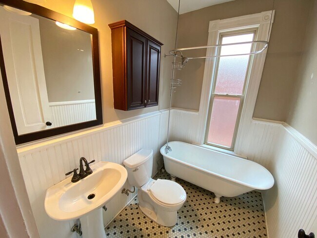 Building Photo - Renovated House, South Campus OSU, Near Medical Center and Law School