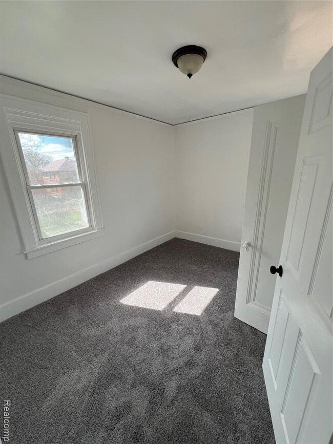 Building Photo - 16157 Linwood St