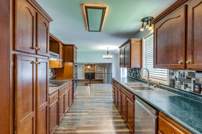 Building Photo - 1316 Rivermont Dr