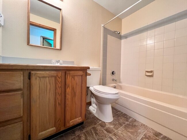 Building Photo - Beautiful Home in Boise!  *Special $300 OF...