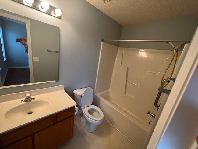 Building Photo - Welcome to this charming 3-bedroom, 2-bathroom home located in the desirable Ogden area of Whitne...