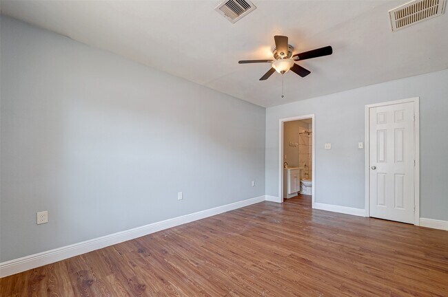 Building Photo - 5859 Westover St