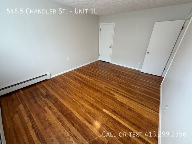 Building Photo - 546.5 Chandler St