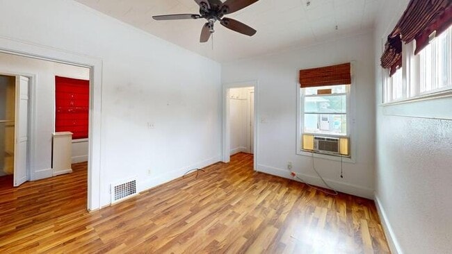 Building Photo - 205 3rd Ave NE