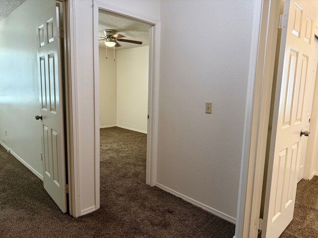 Building Photo - 4 Bed, 2.5 Bath Home with 3-Car Garage in Clovis Unified School District