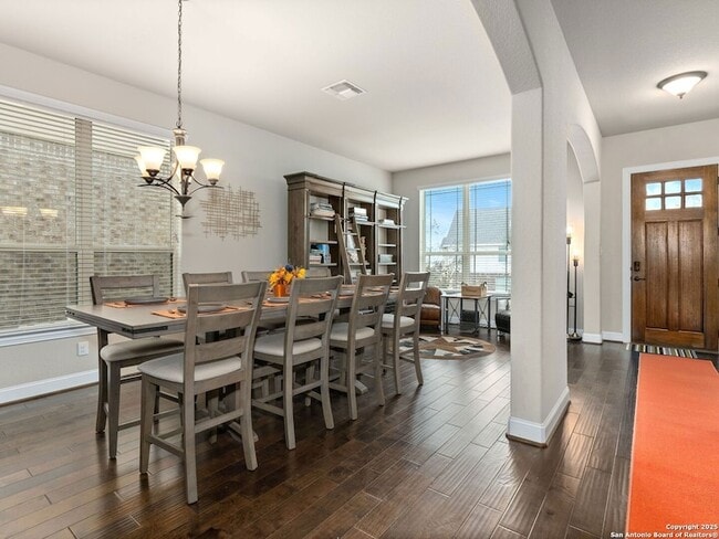 Building Photo - 1714 Kosmas Dr