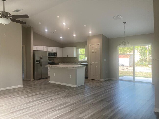 Building Photo - 15099 SE 93rd Ave