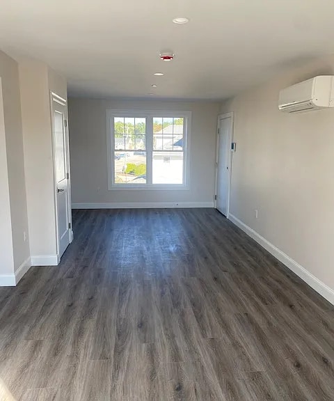 Building Photo - 163 Summer St