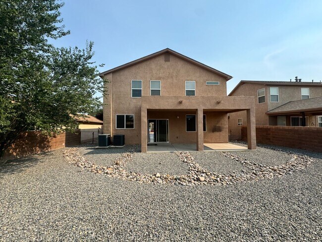 Building Photo - 4 bed 2.5 bath home in Huning Ranch