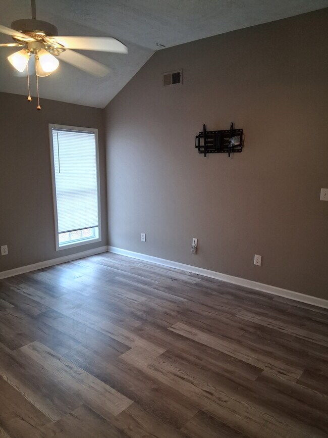 Building Photo - 120 Woods Edge Dr