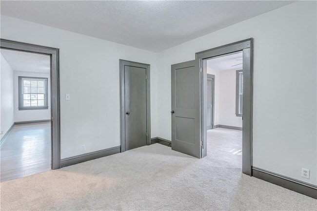 Building Photo - 561 Tuttle Ave