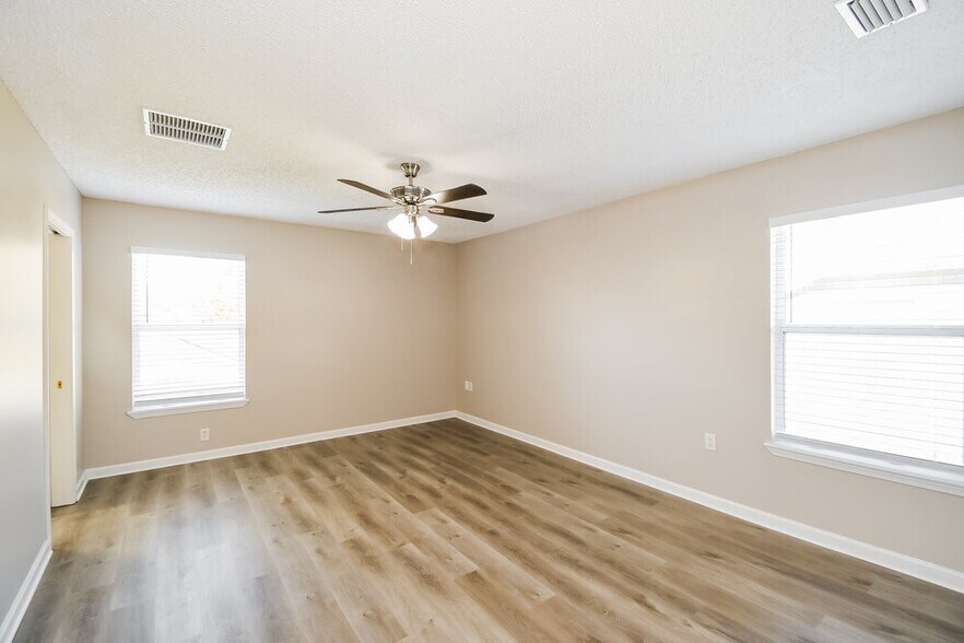 Building Photo - 6740 Newgate Cir E