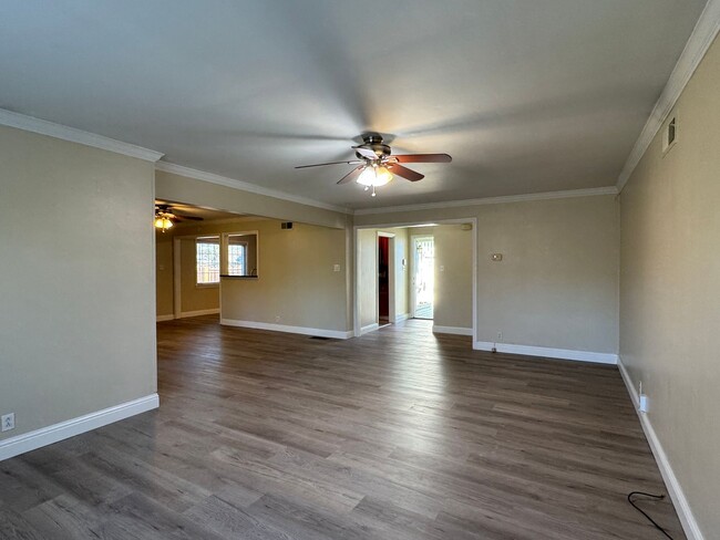 Building Photo - Three Bed, Two Bath Home in Stockton's Lin...